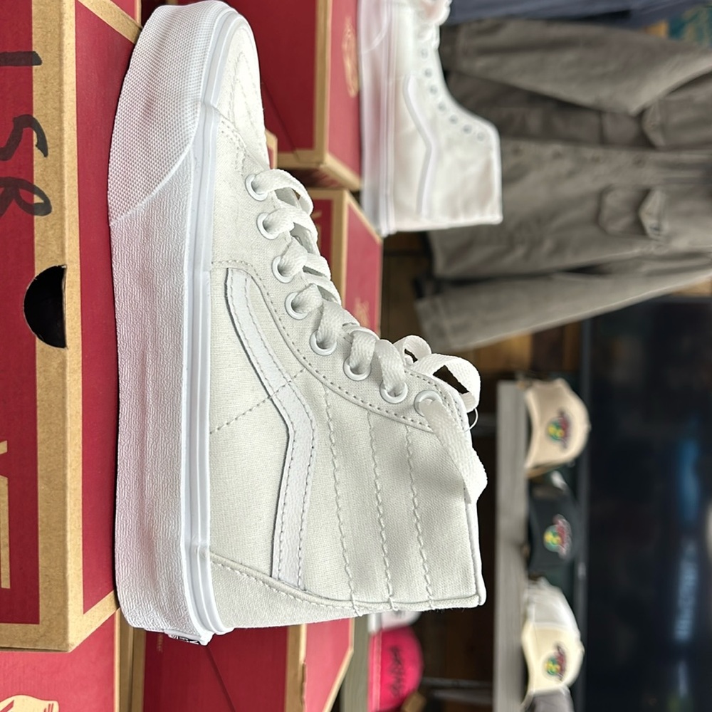 Sk8 hi tappered 
High top sneaker